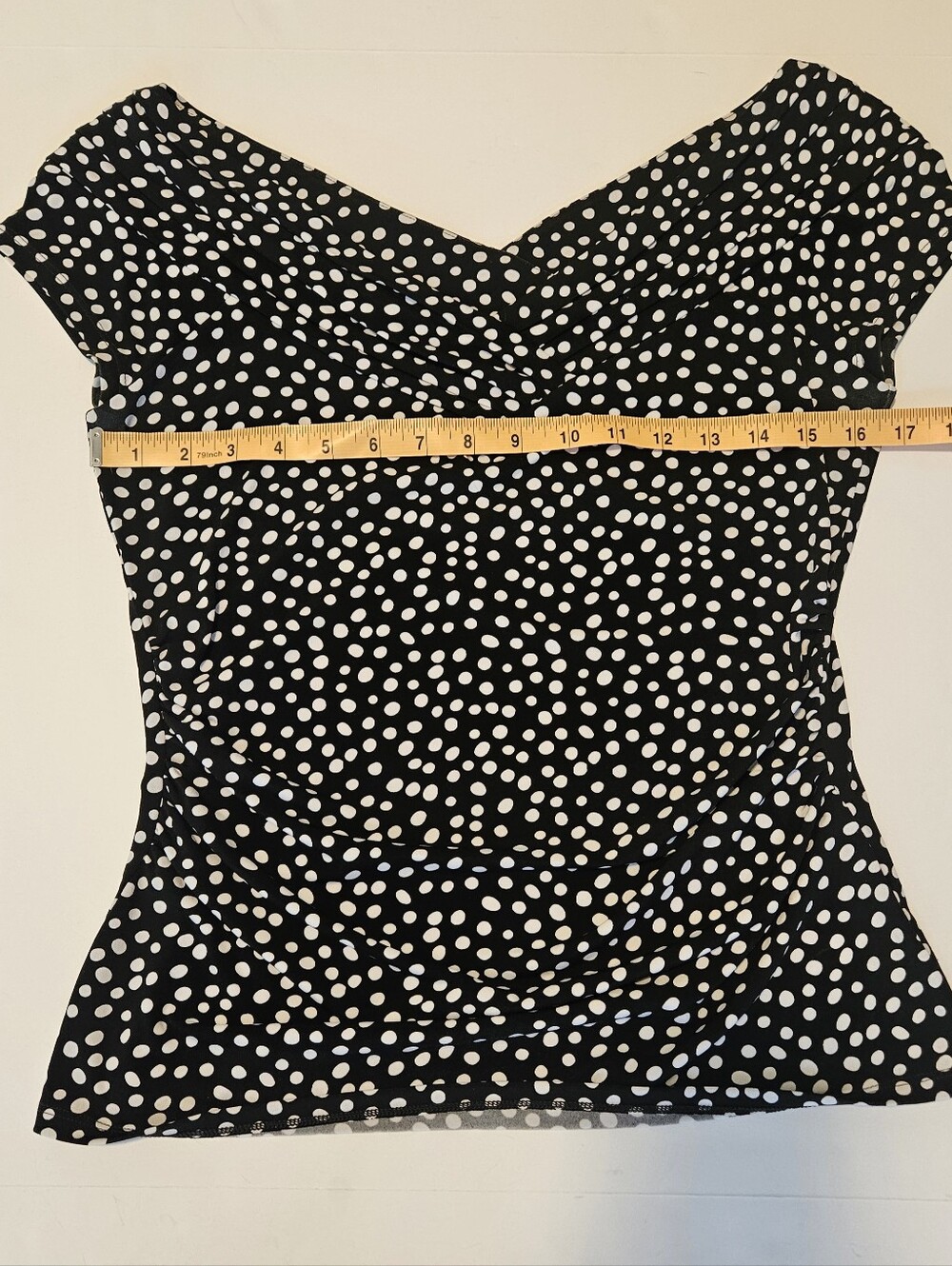 White House Black Market Black and White Polka Dot Cap Sleeve V-neck Top - Picture 4 of 7